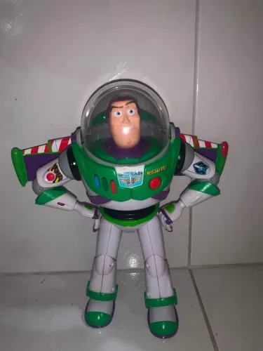 Buzz Lightyear 2010 bem conservado (funcionando)