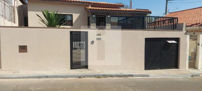 Casa térrea a venda no centro de Sousas - Campinas/SP