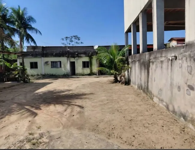 VENDO TERRENO COM DUAS KITNET E UMA LOJA EM ITACURUÇÁ LUGAR COMERCIAL