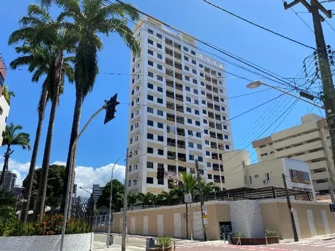 APTO. 100% MOBILIADO, 2 SUÍTES, VARANDA, AR, PROX. A B. MAR, MEIRELES