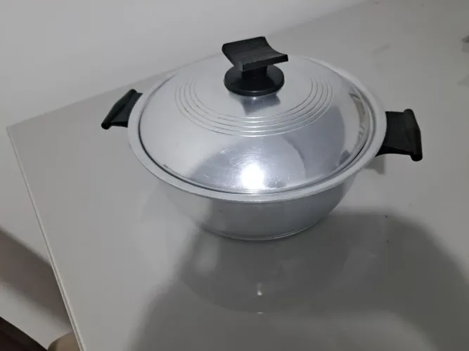 Panela de aço inoxidável 3,5 litros.