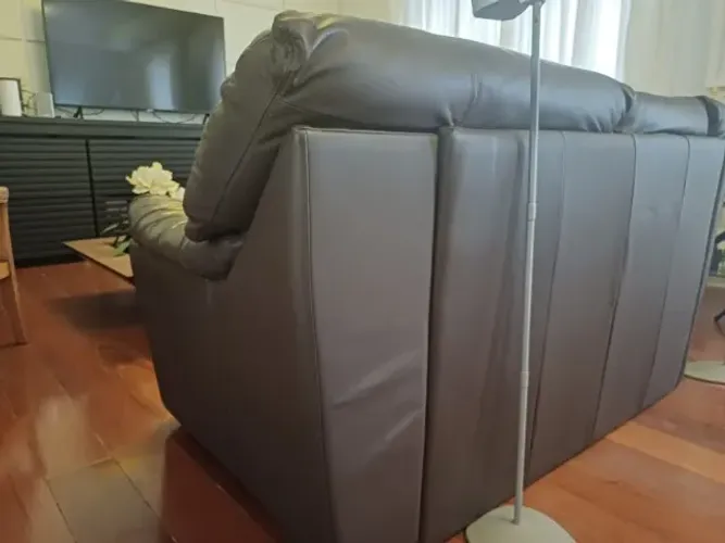 Sofá usado de cinco lugares em couro legítimo da marca Trevisan