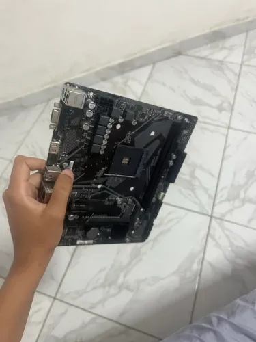 Placa-Mãe Gigabyte A520M K V2 (AM4) - Nova / Perfeita