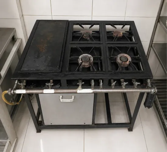 Fogão Industrial 4 Bocas (Com Chapa e Forno) 