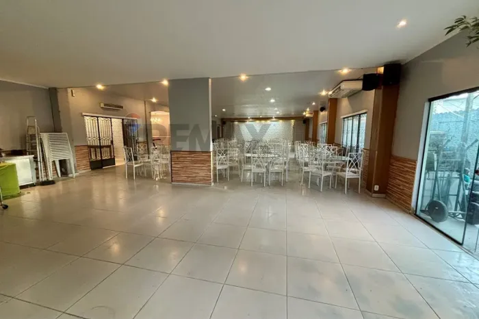 Casa Comercial à venda em Vila Kosmos - Oportunidade de Investimento