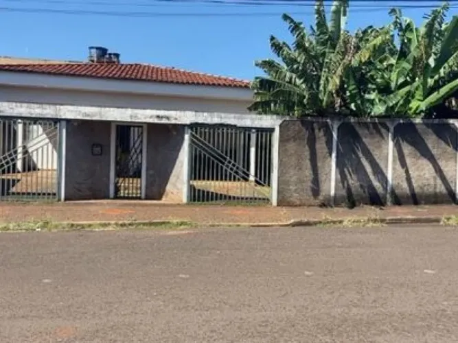 Casa 236 m² - Centro - Ituiutaba - MG
