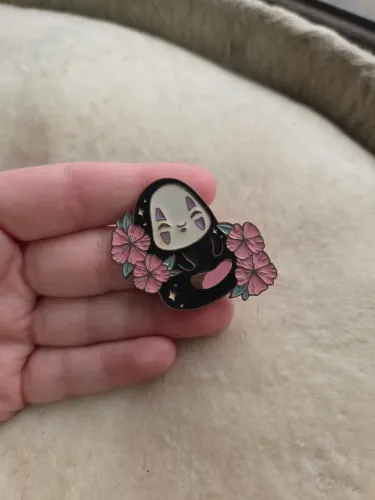 Enamel pin no face Kaonashi sem rosto viagem de chinelo spirited away kaol