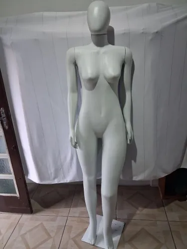 Vendo Manequim C/ Base C 3 Braços