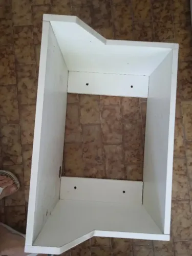 Suporte versátil e prático para microondas, ideal para organizar sua cozinha com estilo e