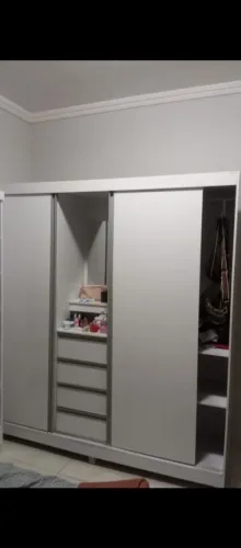 Roupeiro moderno