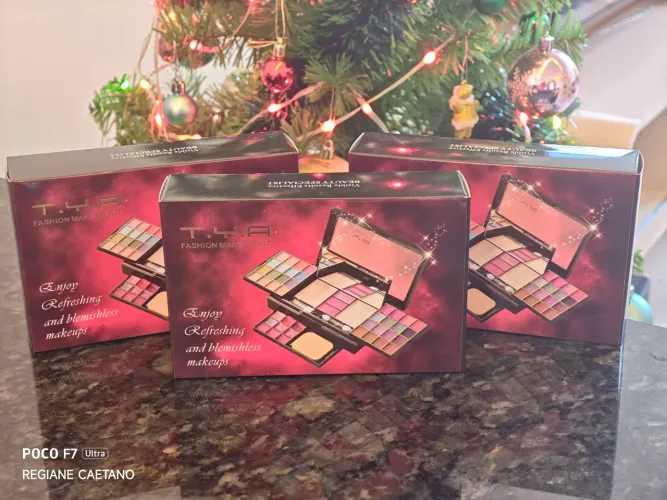 Kit Maleta De Maquiagem Completa T.y.a Paleta De Sombras E Blush