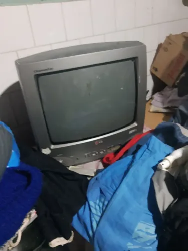 Tv pequena funcionando