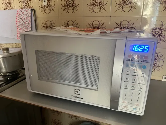 Microondas Electrolux 21 LTS em Ótimo estado funcionando perfeitamente