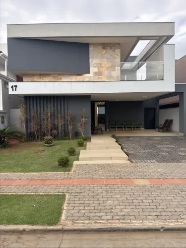 Imponente sobrado a venda no Res. Alphaville II