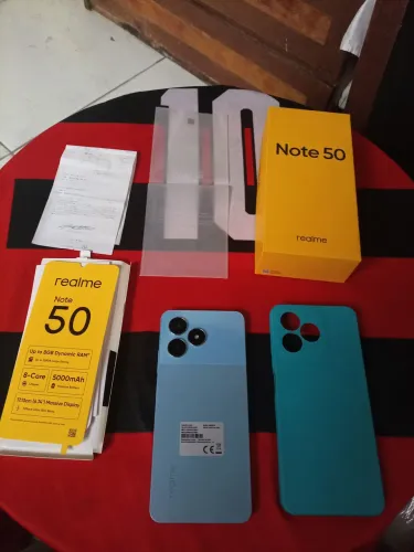 Vendo celular realme todo bom na caixa sem trinco 