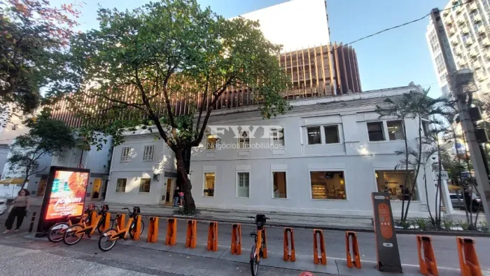 SALA COMERCIAL PRIMEIRA LOCAÇÃO NO LEBLON COM 130 M² E 2 VAGAS