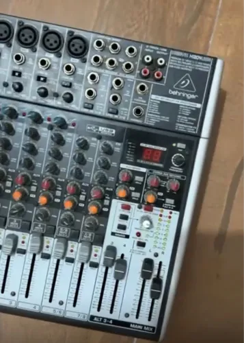 Console Behringer X1204USB Xenyx de mistura
