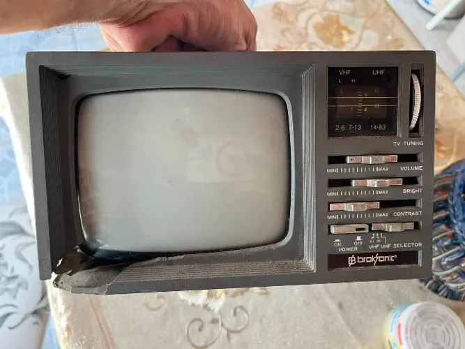 Tv portátil antiga Broksonic