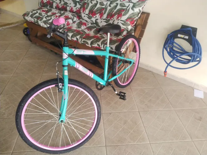 Bicicleta para menina aro 24, bem conservada