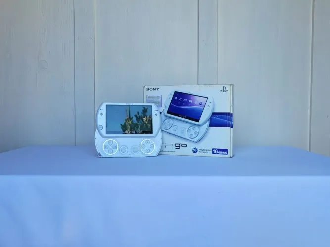 PSP GO Pearl White | 16GB