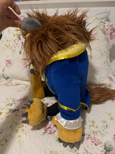 Boneco Fera de pelúcia 