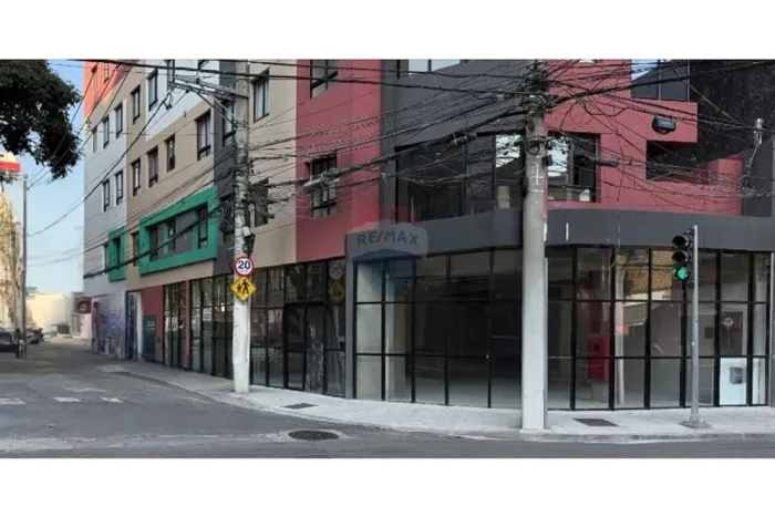 Loja em Excelente ponto Comercial. Recem construida. 190m2 com vão Livre.