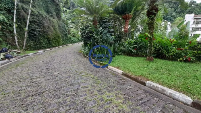Terreno para venda no Condomínio Santa Teresinha fechado em Santos
