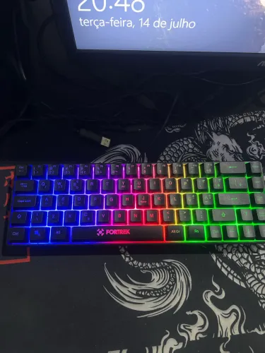 Teclado gamer sem defeito com luz rgb led raimbow pouco usado