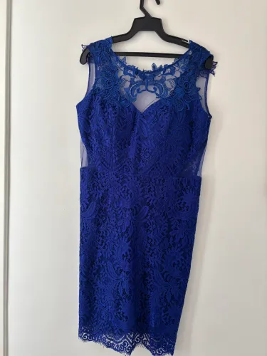 Vestido de renda azul royal