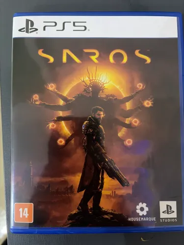 Jogo Saros ps5 usado por um mês .