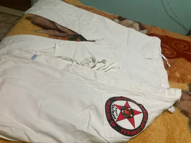 Roupa de criança para karatê eu troco 