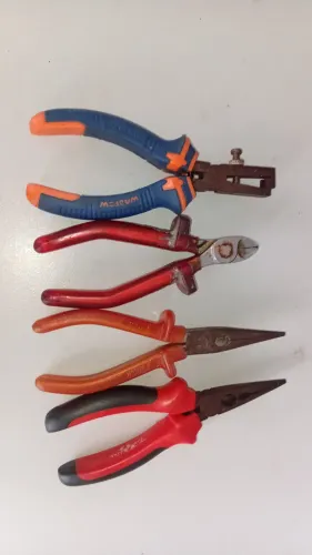 Kit Lote com 4 Alicates Variados (Desencapador, Corte e Bico Fino)