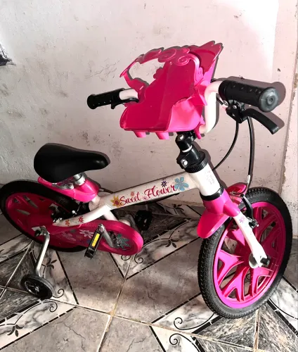 Bicicleta Infantil! Pouquíssima vezes usada, apenas 1 ano de comprada.