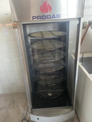 Vendo máquina de assar frango.