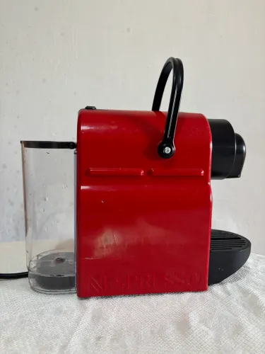 Cafeteira Nespresso Vermelha - Excelente Estado