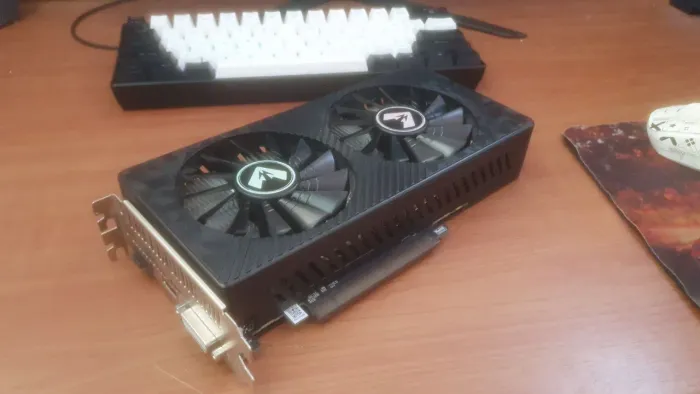 Placa de vídeo RX 590 2304SP (com artefato/para colecionador/para reparo)