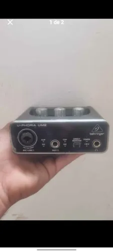 Interface de áudio Behringer U-PHORIA UM2