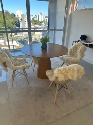 Mesa com 4 cadeiras