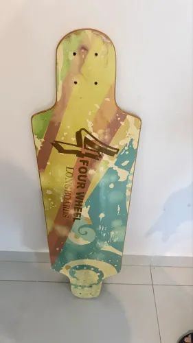 Shape de longboard da marca Four Wheel Longboards
