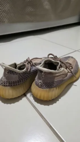 Tênis Yezzy Adidas