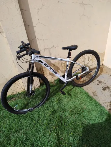 Bicicleta aro 29 nova marca GTS valor 1.000 reais  a vista quadro em alumínio 