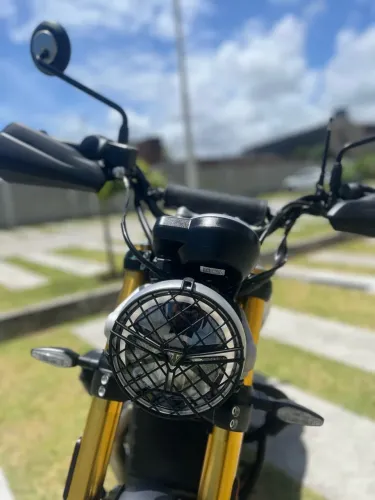 Triumph Scrambler 400 X, ano 2025, impecável e muito bem cuidada.