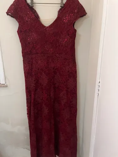 Vestido de festa número 54 cor marsala/bordo