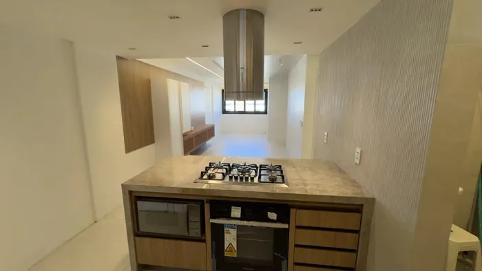 Apartamento semi-mobiliado com 3 quartos no Meireles