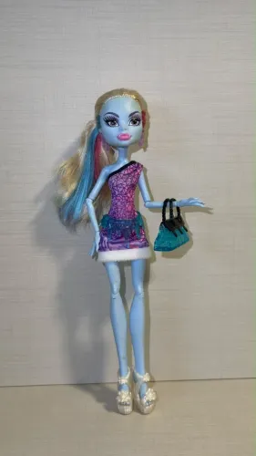 Boneca Monsterhigh Abbey Bominable linha Scaris: City of Frights