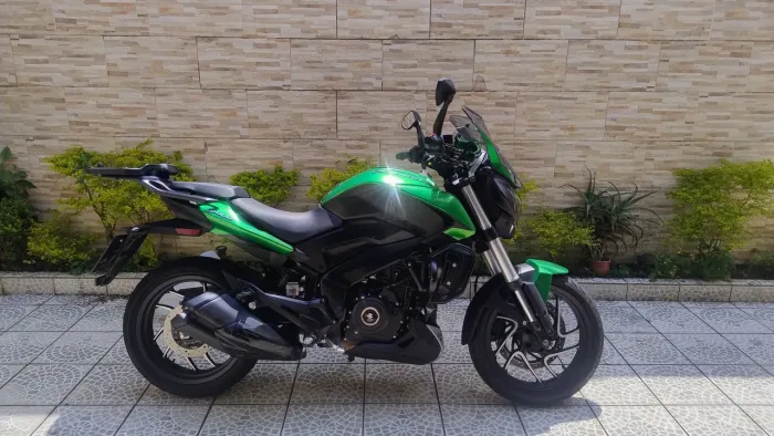 Baja Dominar 400 em perfeita condições 