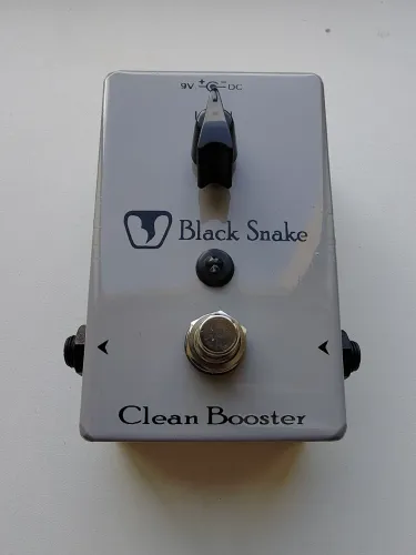 Pedal Cleaner Boost da Black Snake conservado 