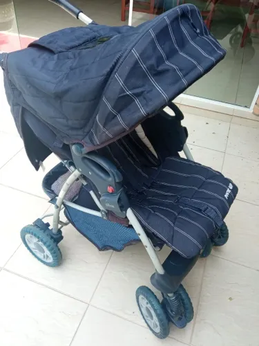 Carrinho de bebê Chicco usado