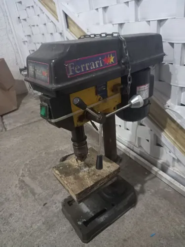 Furadeira de bancada Ferrari