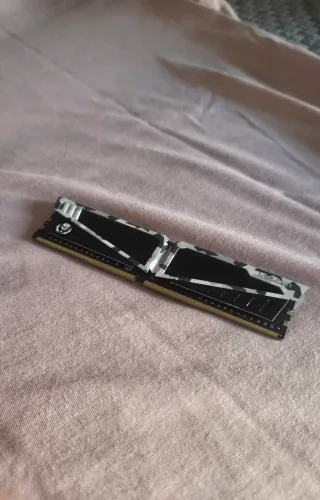 2 Memórias ram 8GB 2660Mhz DDR4